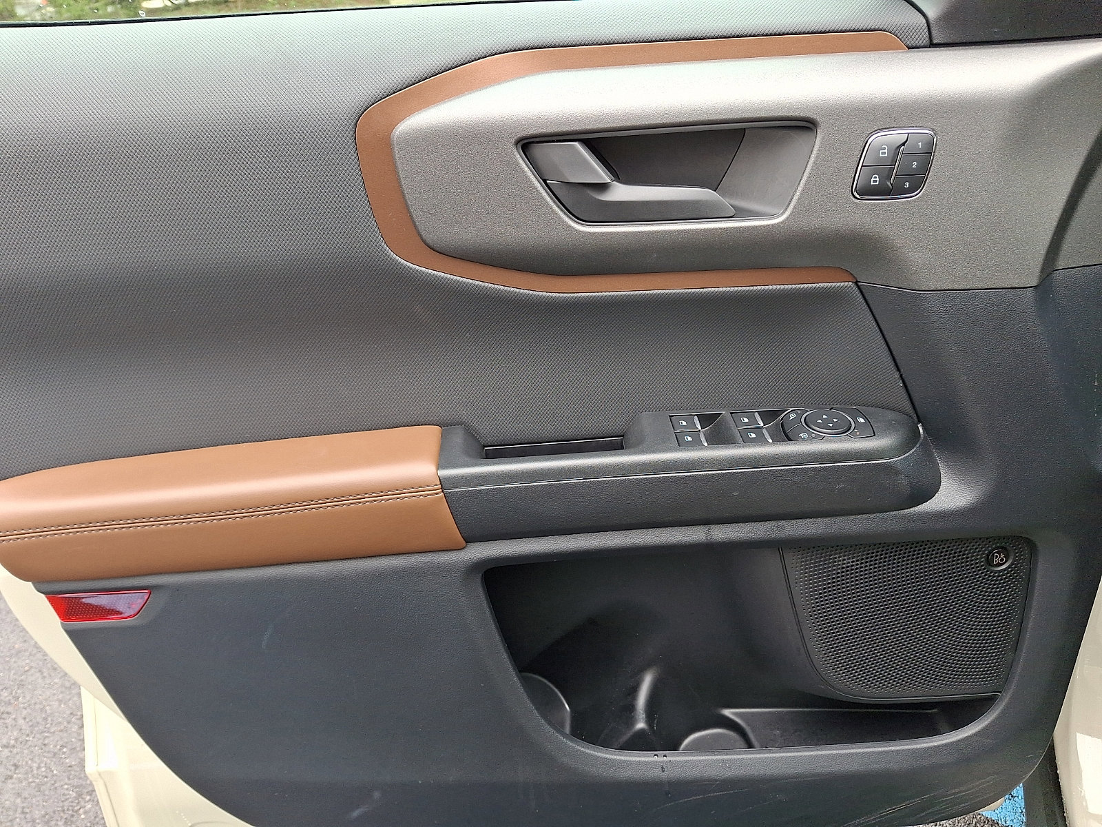 Certified 2025 Ford Bronco Sport Outer Banks w/ Outer Banks Tech Package+ AWD/4WD image 12