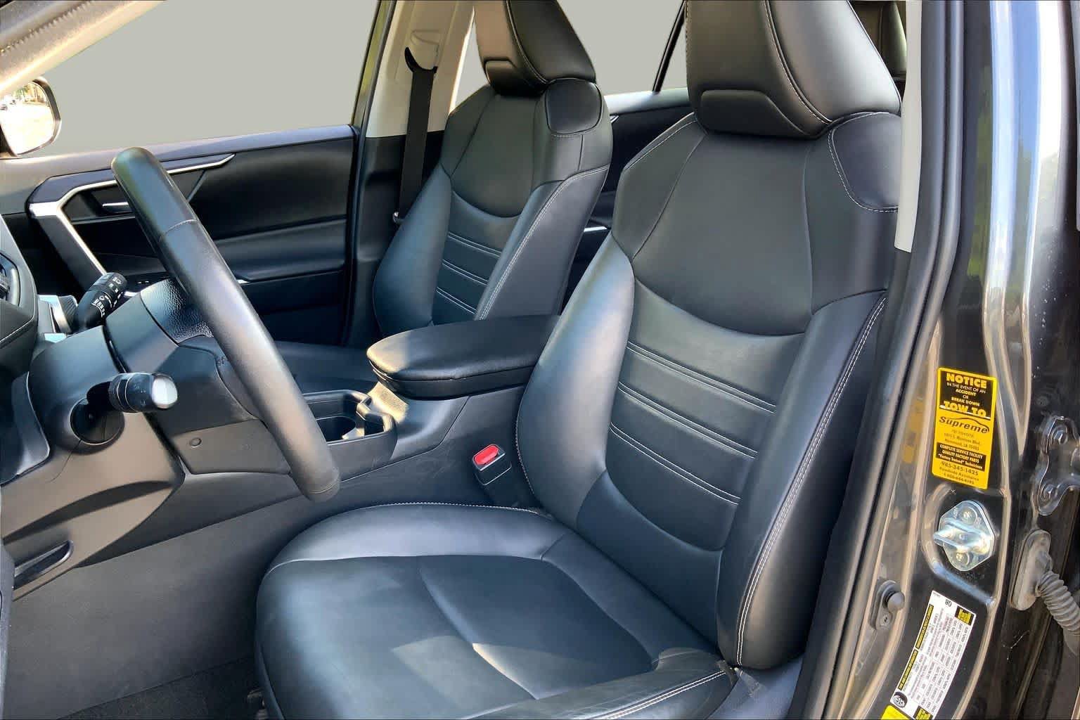 Used 2021 Toyota RAV4 XLE Premium FWD image 8