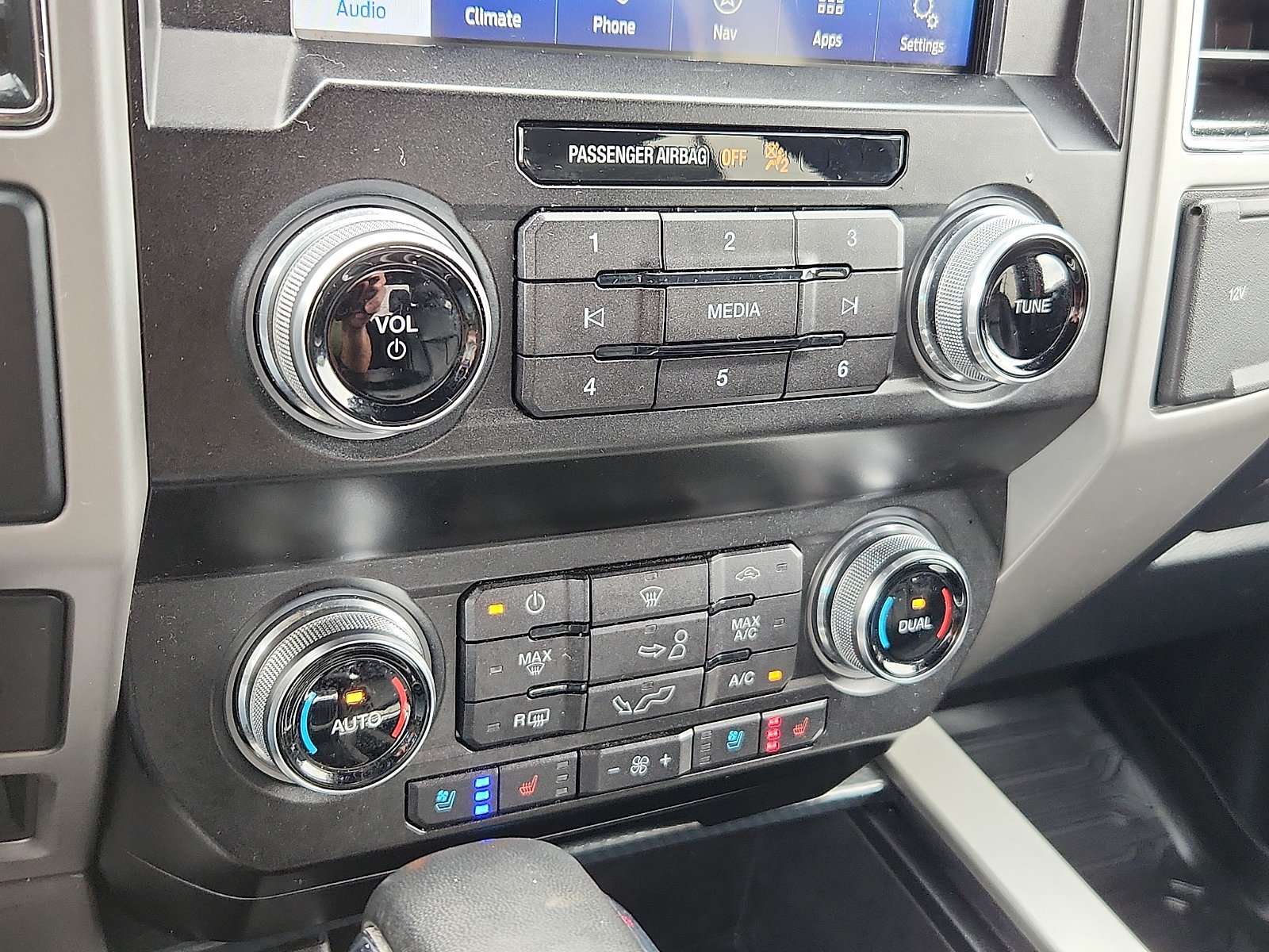 Certified 2019 Ford F150 Lariat w/ Equipment Group 502A Luxury AWD/4WD image 14