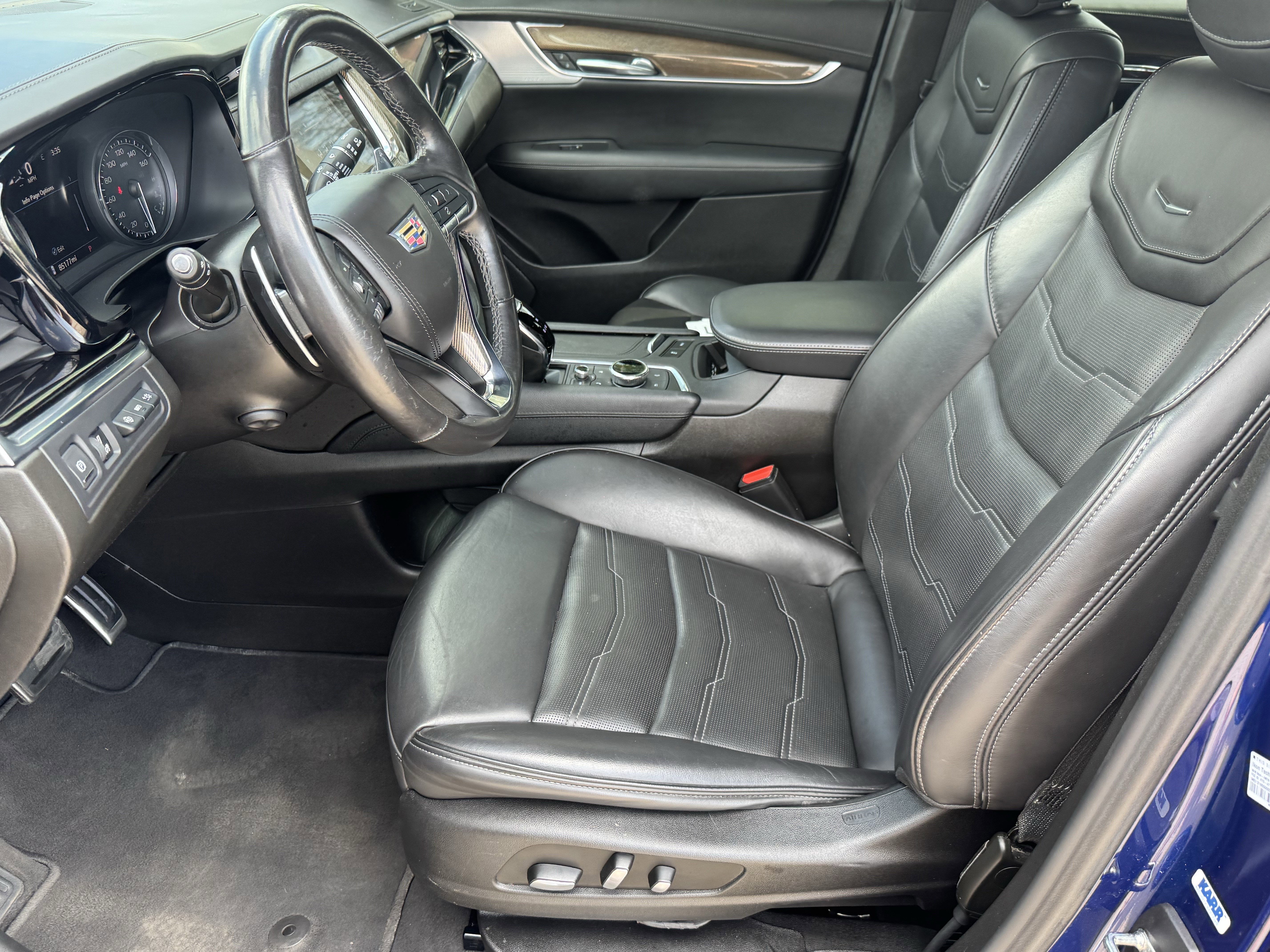 Used 2023 Cadillac XT6 Sport w/ Platinum Package image 10