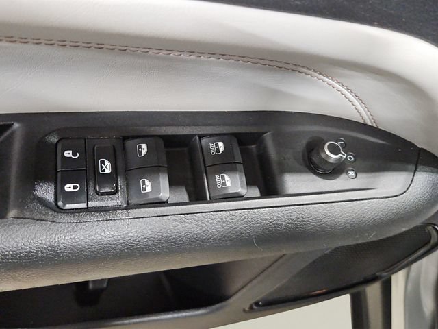 Used 2022 Jeep Compass Limited AWD/4WD image 13