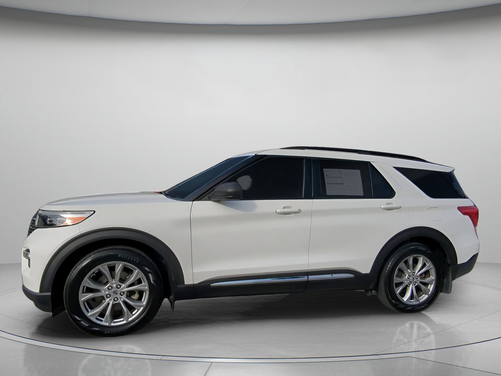 Certified 2020 Ford Explorer XLT w/ Equipment Group 202A image 7