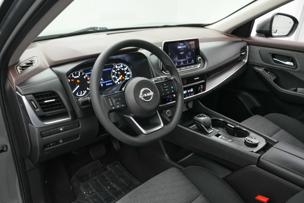 Used 2023 Nissan Rogue SV AWD/4WD image 12