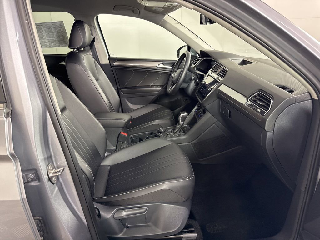 Used 2024 Volkswagen Tiguan SE image 16