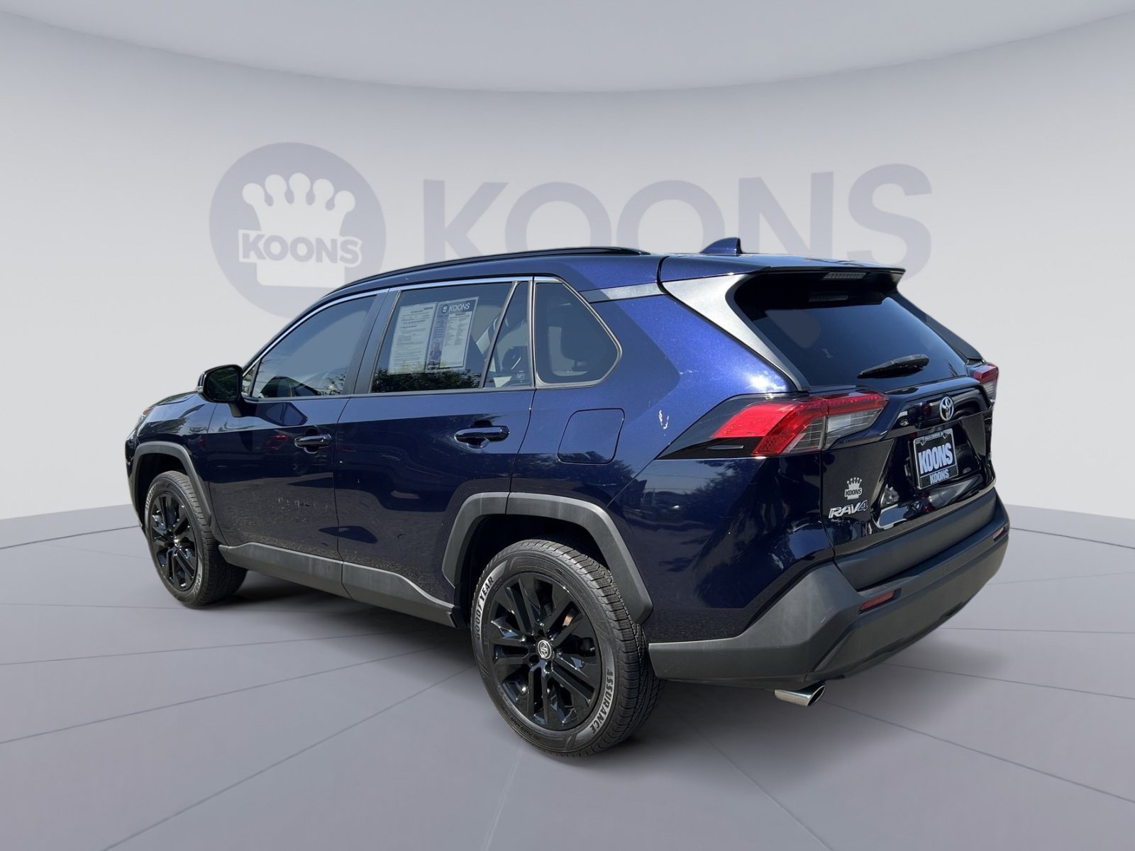 Used 2019 Toyota RAV4 XLE Premium FWD image 8