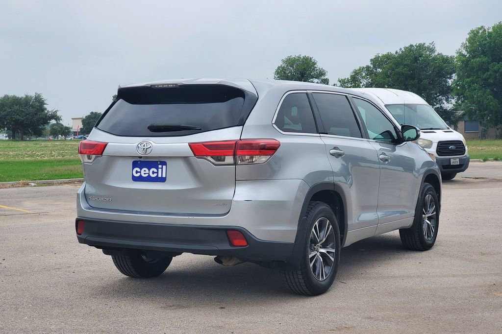 Used 2017 Toyota Highlander LE AWD/4WD image 30