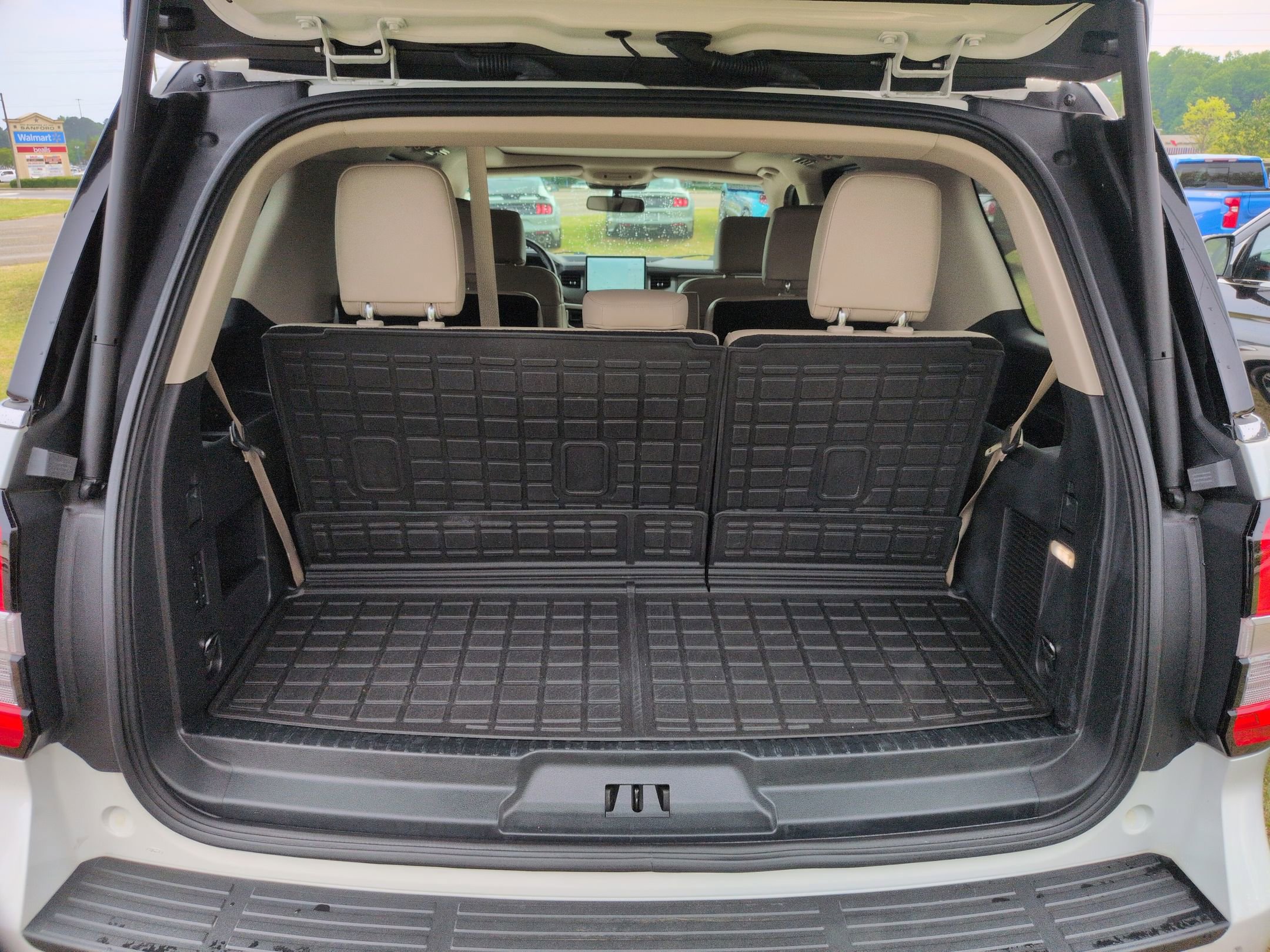 Certified 2023 Ford Expedition XLT RWD image 34