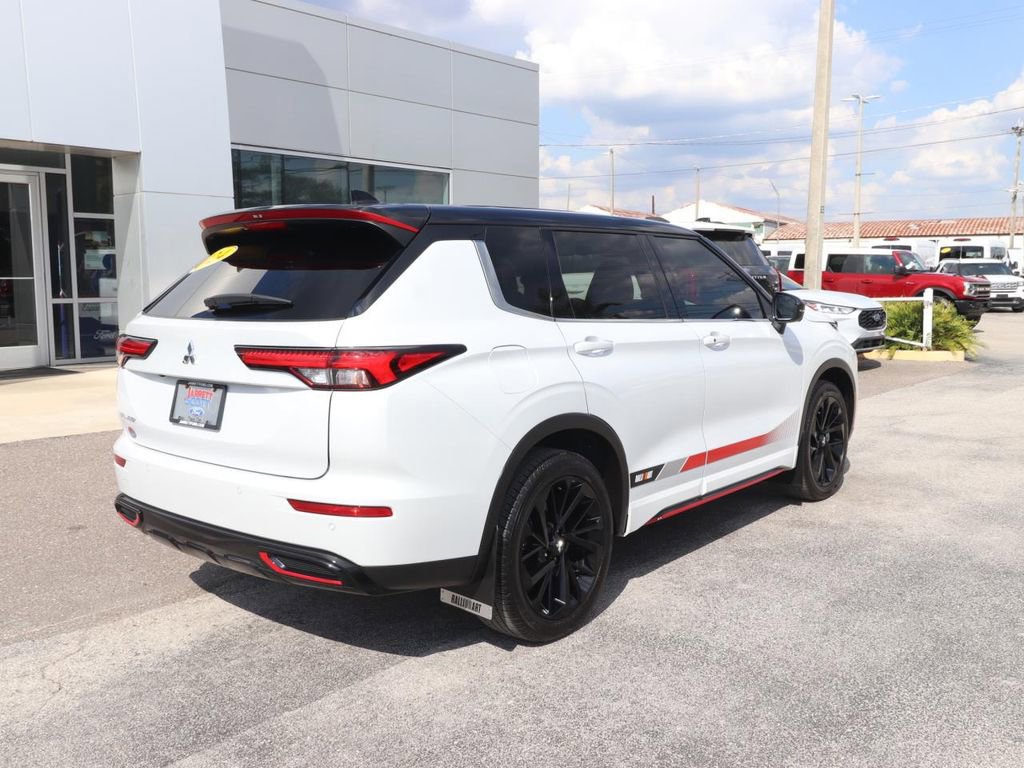 Used 2024 Mitsubishi Outlander SE Black Edition image 5