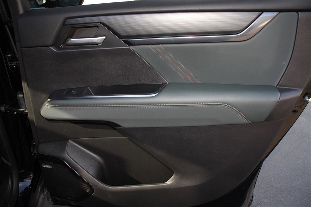 Used 2024 GMC Acadia AT4 w/ Luxury Package image 26