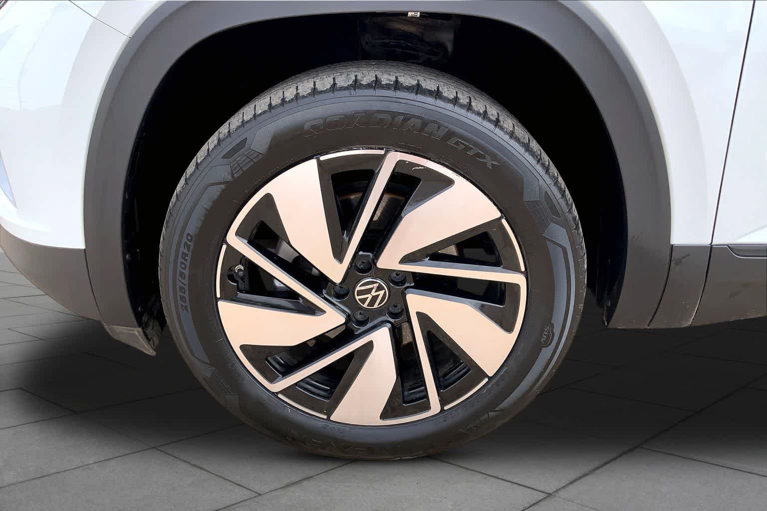 Used 2024 Volkswagen Atlas SE FWD image 11