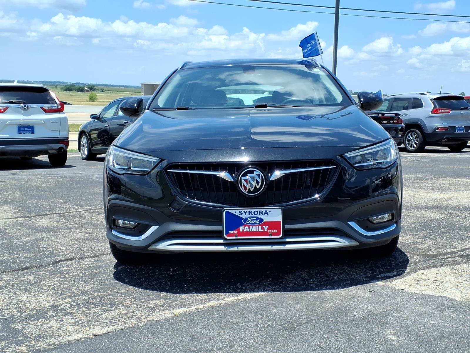 Used 2018 Buick Regal Essence w/ Driver Confidence Package #1 AWD/4WD image 2