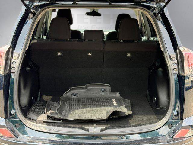 Used 2018 Toyota RAV4 LE FWD image 23