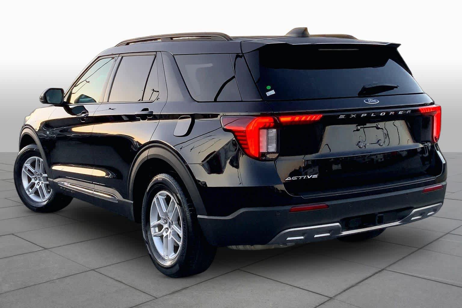 Certified 2025 Ford Explorer Active w/ Active Comfort Package RWD image 11