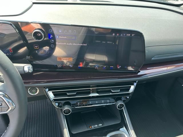 Used 2026 Chevrolet Traverse Z71 w/ Driver Confidence Package AWD/4WD image 25