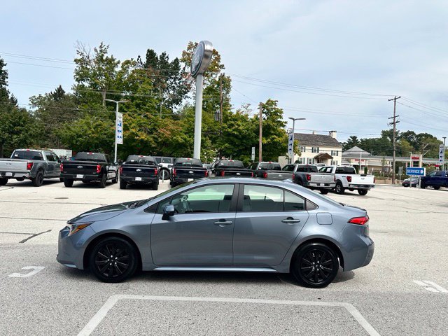 Used 2025 Toyota Corolla LE FWD image 9