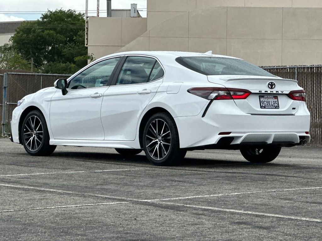 Used 2023 Toyota Camry SE w/ Convenience Package image 3