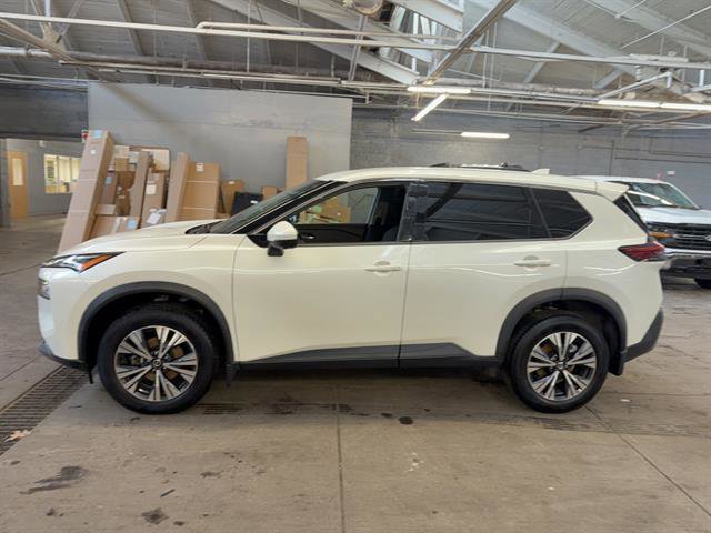 Used 2021 Nissan Rogue SV image 2