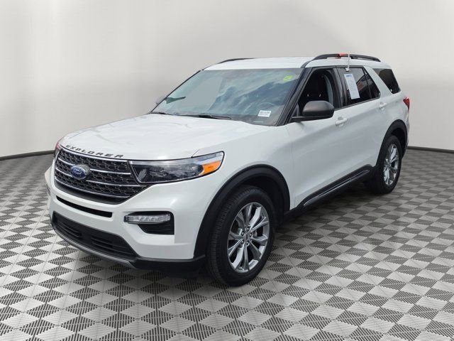 Certified 2023 Ford Explorer XLT w/ Equipment Group 202A RWD image 3