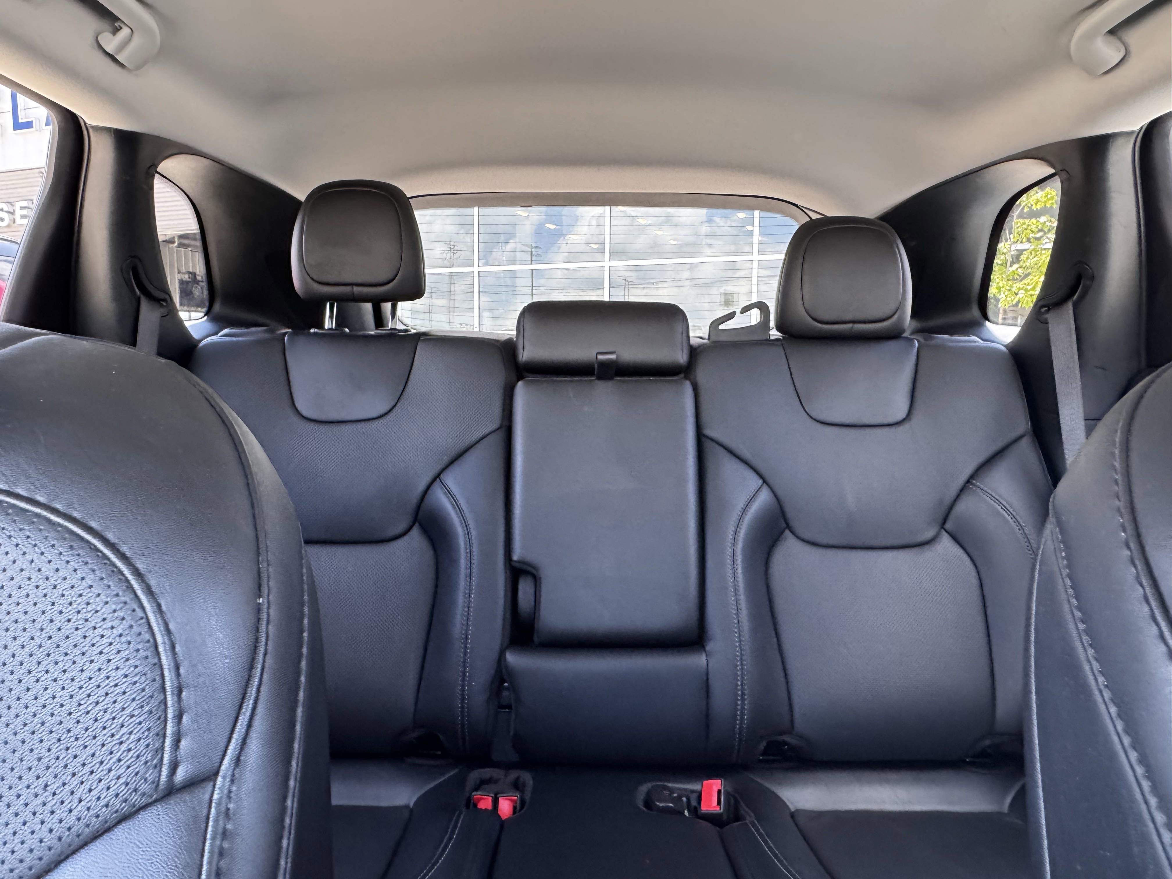 Used 2023 Jeep Cherokee Altitude Lux image 29