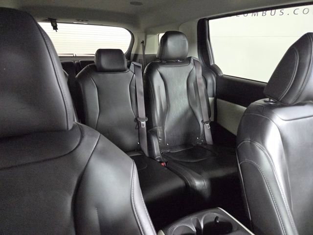 Used 2022 Kia Carnival LX image 19