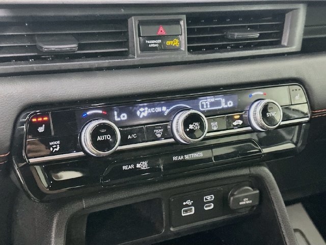 Used 2025 Honda Pilot Sport image 21