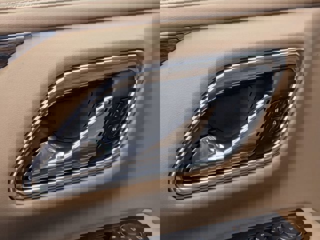 Used 2021 Chevrolet Tahoe Premier w/ Premium Package image 15