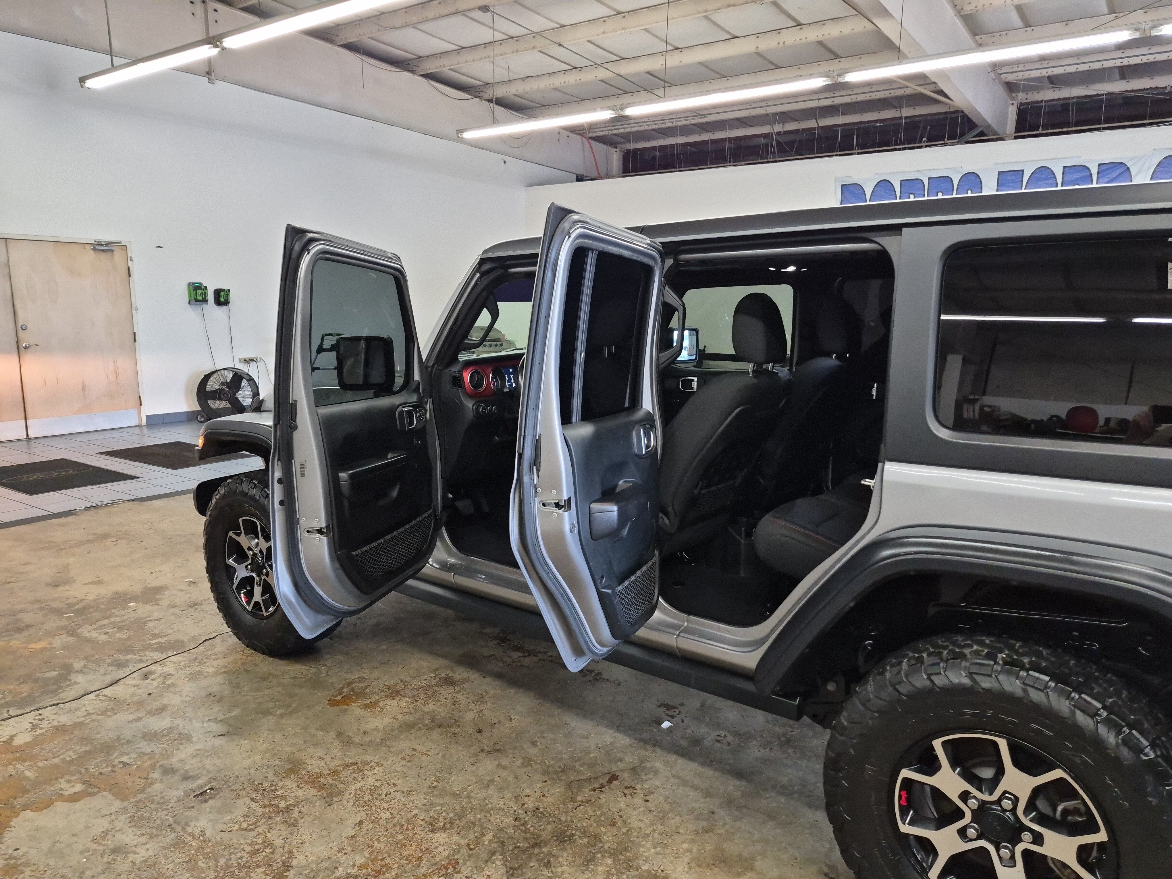 Used 2021 Jeep Wrangler Unlimited Rubicon AWD/4WD image 12