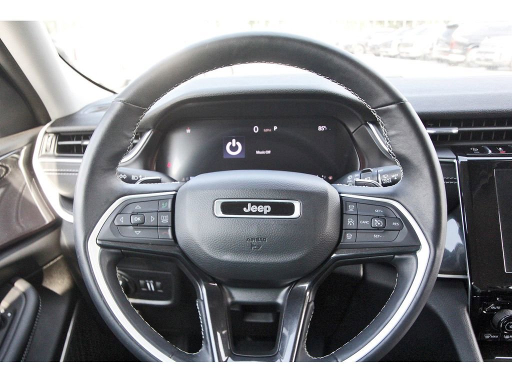 Used 2022 Jeep Grand Cherokee L Laredo w/ Luxury Tech Group I AWD/4WD image 16