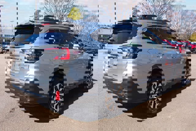 Used 2022 Subaru Outback Premium image 4