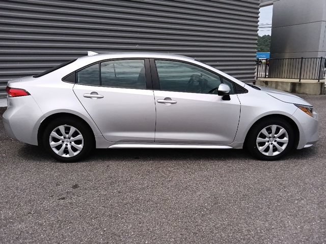 Used 2024 Toyota Corolla LE FWD image 2