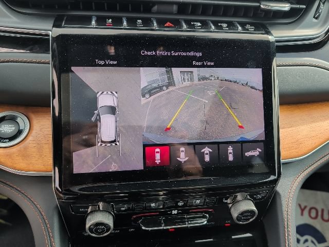 Used 2022 Jeep Grand Cherokee Summit AWD/4WD image 23