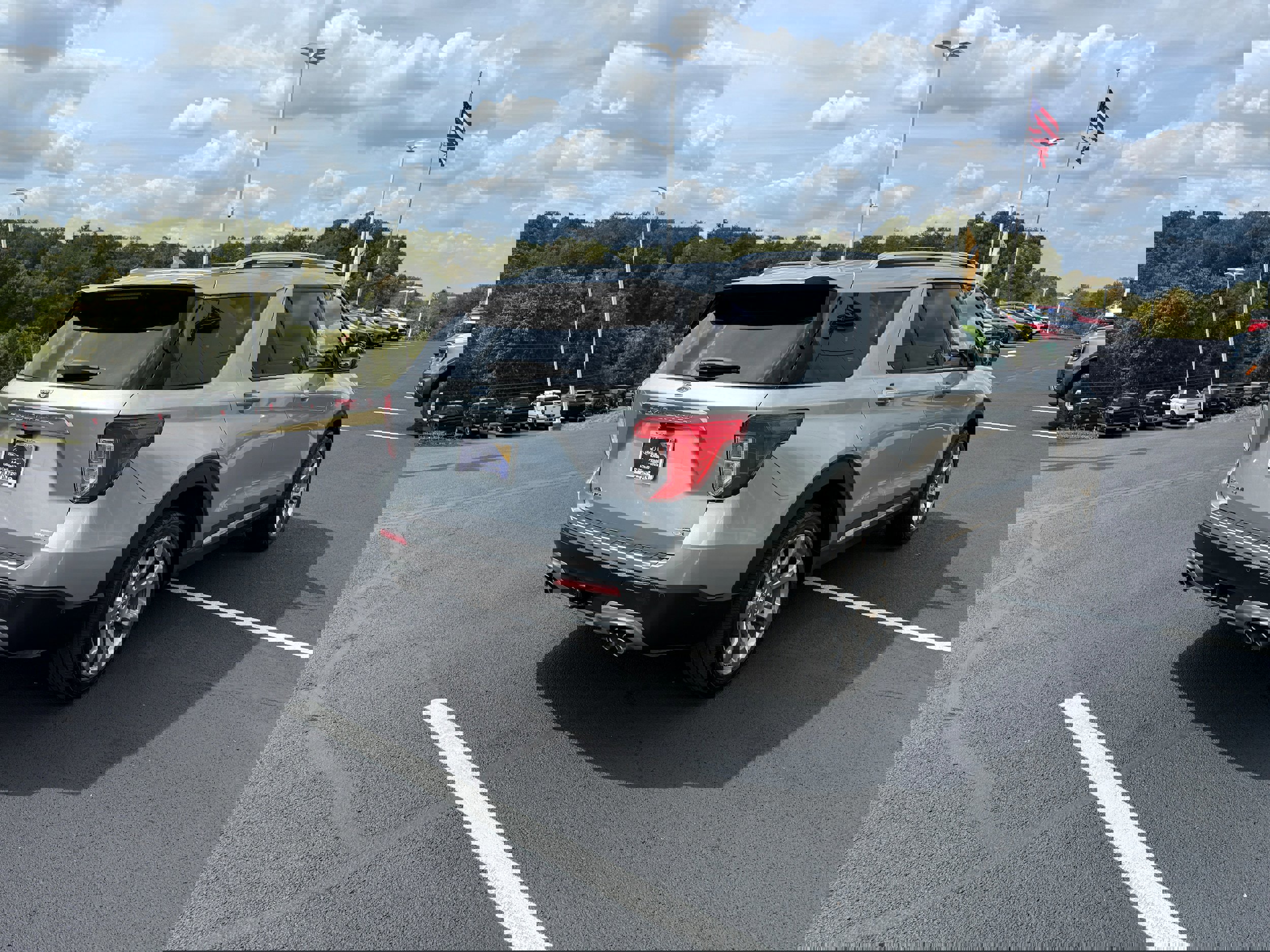 Certified 2020 Ford Explorer Platinum w/ Premium Technology Package image 3