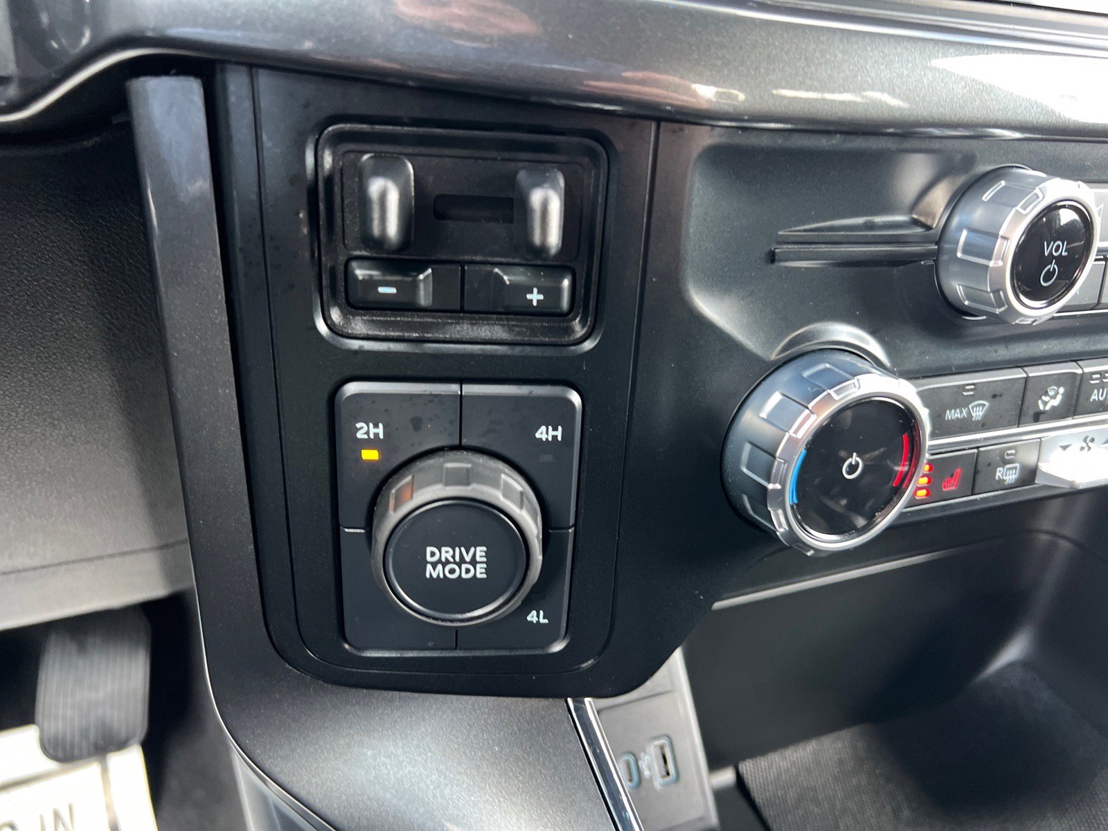 Certified 2023 Ford F150 XLT w/ Equipment Group 302A High image 18