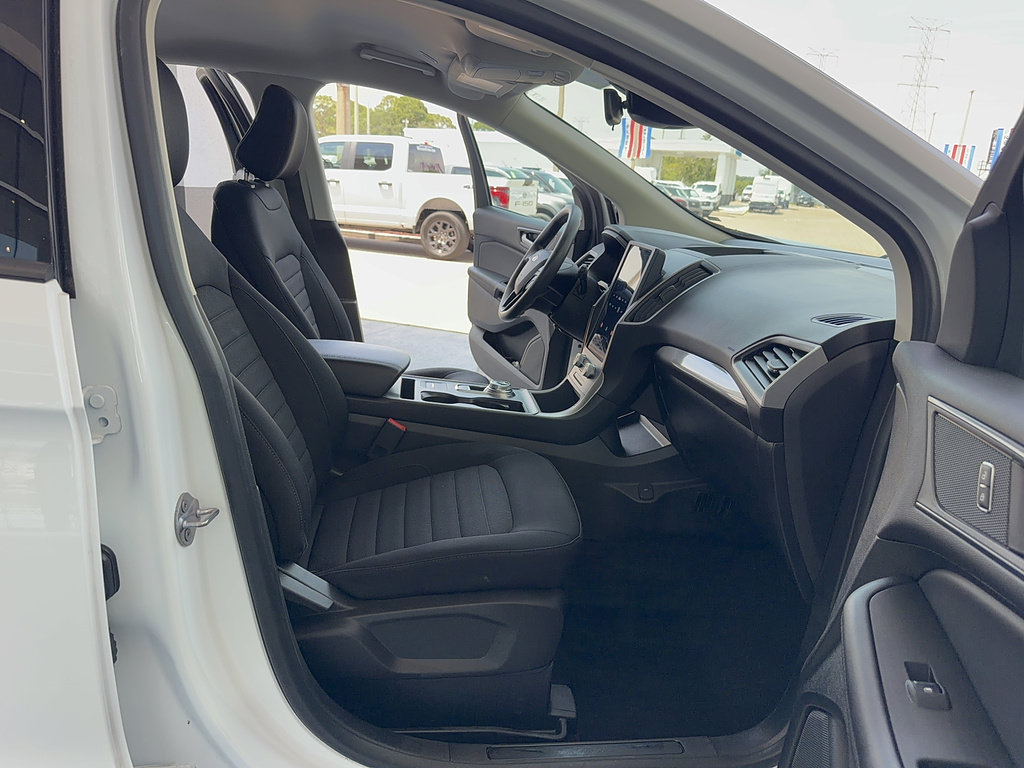 Certified 2022 Ford Edge SE w/ Black Appearance Package AWD/4WD image 14