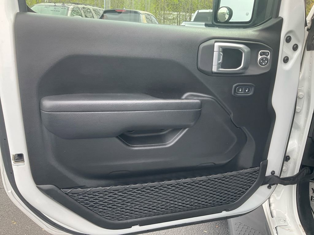Used 2022 Jeep Gladiator Mojave w/ LED Lighting Group AWD/4WD image 17