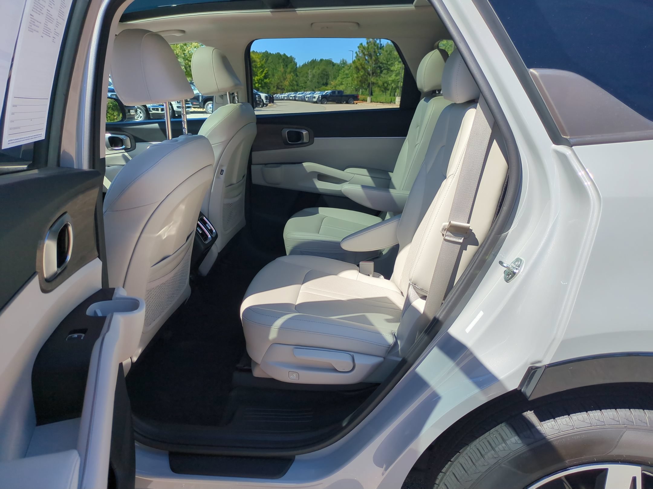 Used 2023 Kia Sorento EX w/ Panoramic Sunroof Package FWD image 31