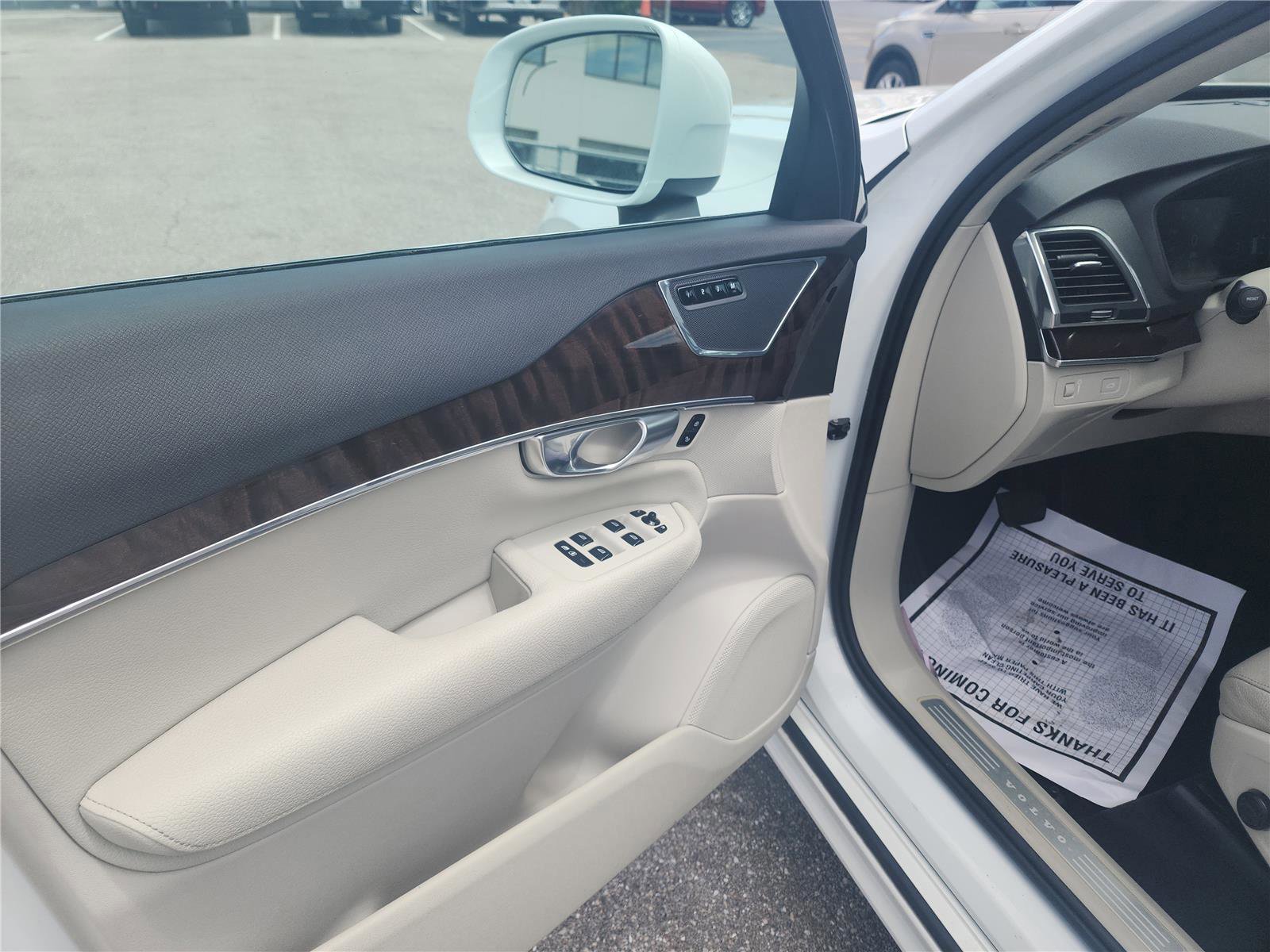 Used 2019 Volvo XC90 T5 Momentum image 14