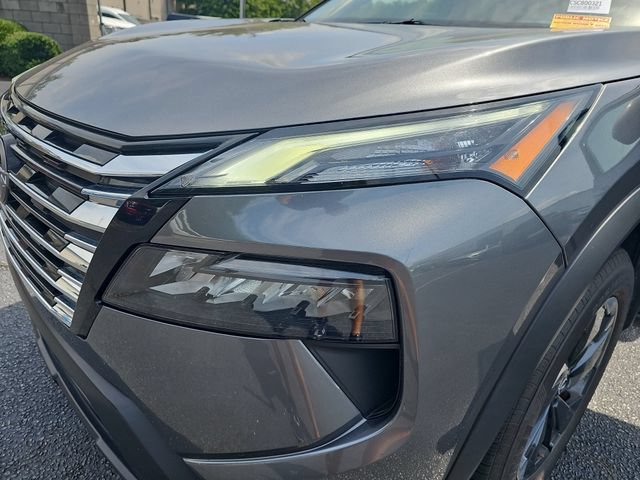 Used 2025 Nissan Rogue SV FWD image 33