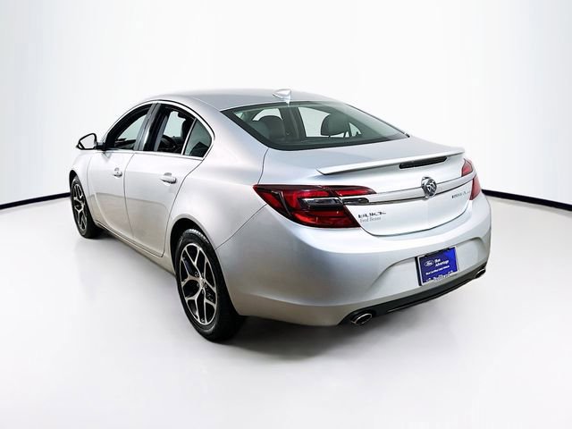 Used 2017 Buick Regal Sport Touring image 3