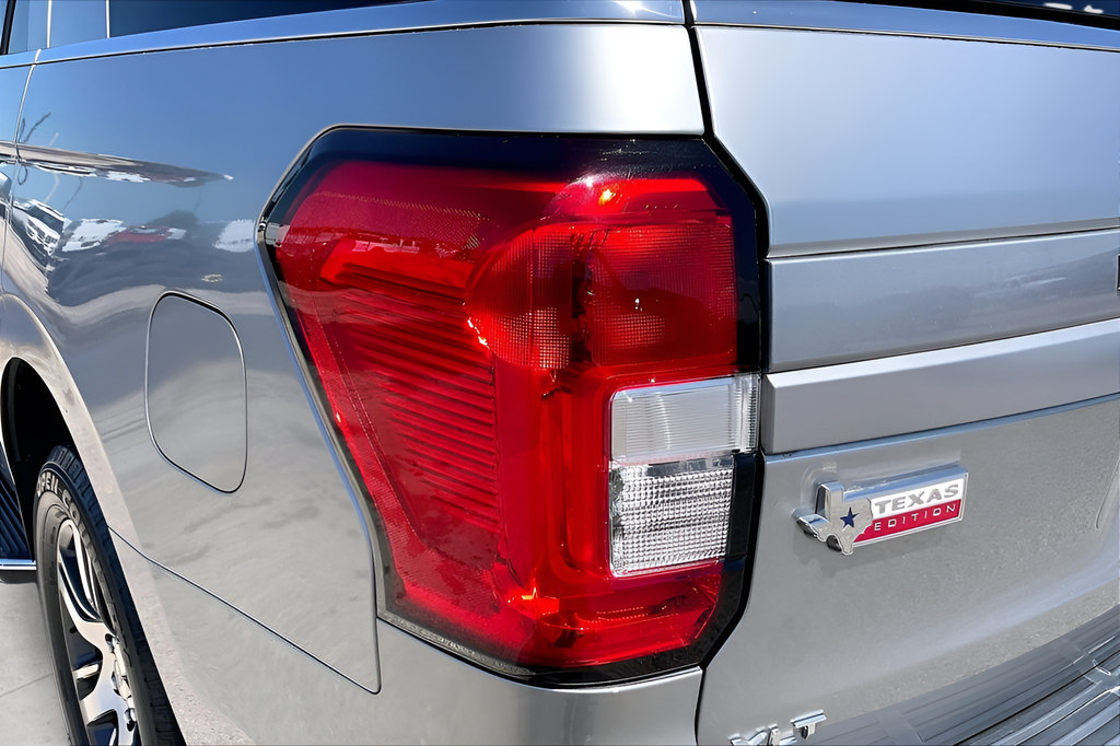 Certified 2022 Ford Expedition XLT RWD image 32