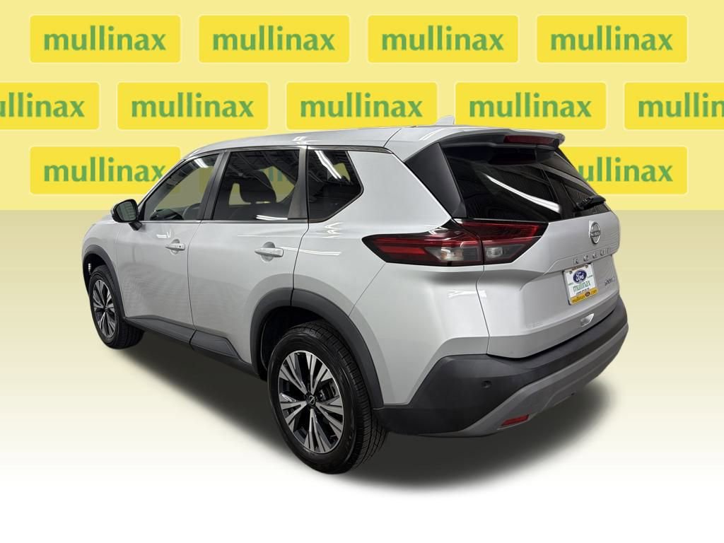 Used 2022 Nissan Rogue SV image 3