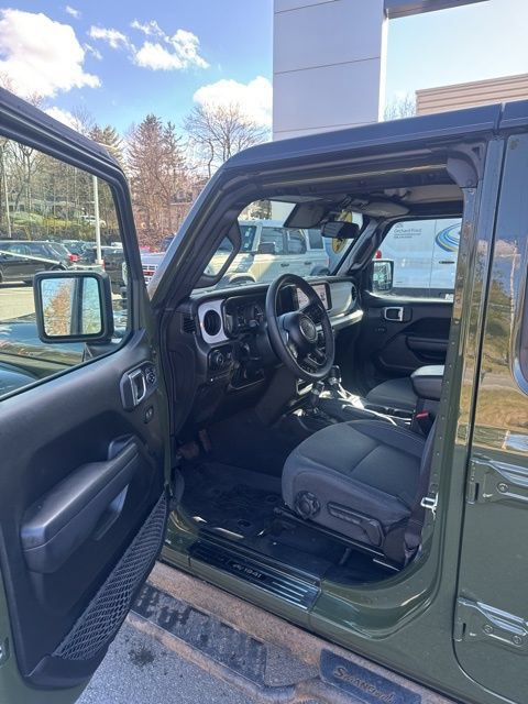 Used 2024 Jeep Wrangler Unlimited w/ Convenience Group AWD/4WD image 17