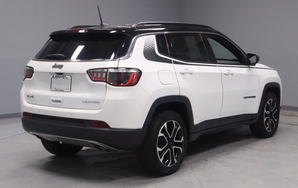 Used 2023 Jeep Compass Limited w/ Mopar Graphics Package AWD/4WD image 11