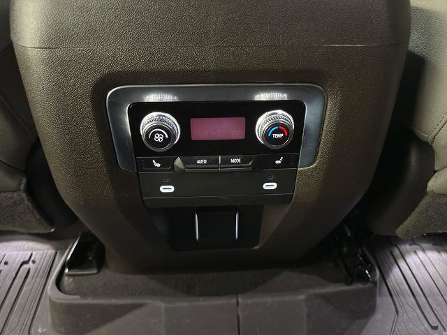 Used 2023 GMC Yukon SLT w/ SLT Luxury Package AWD/4WD image 10