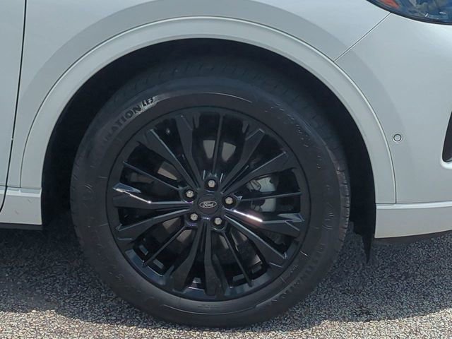Certified 2023 Ford Escape ST-Line Elite w/ Premium Technology Package AWD/4WD image 11