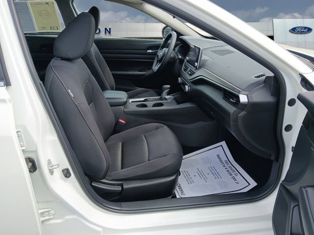 Used 2025 Nissan Altima 2.5 SV FWD image 15