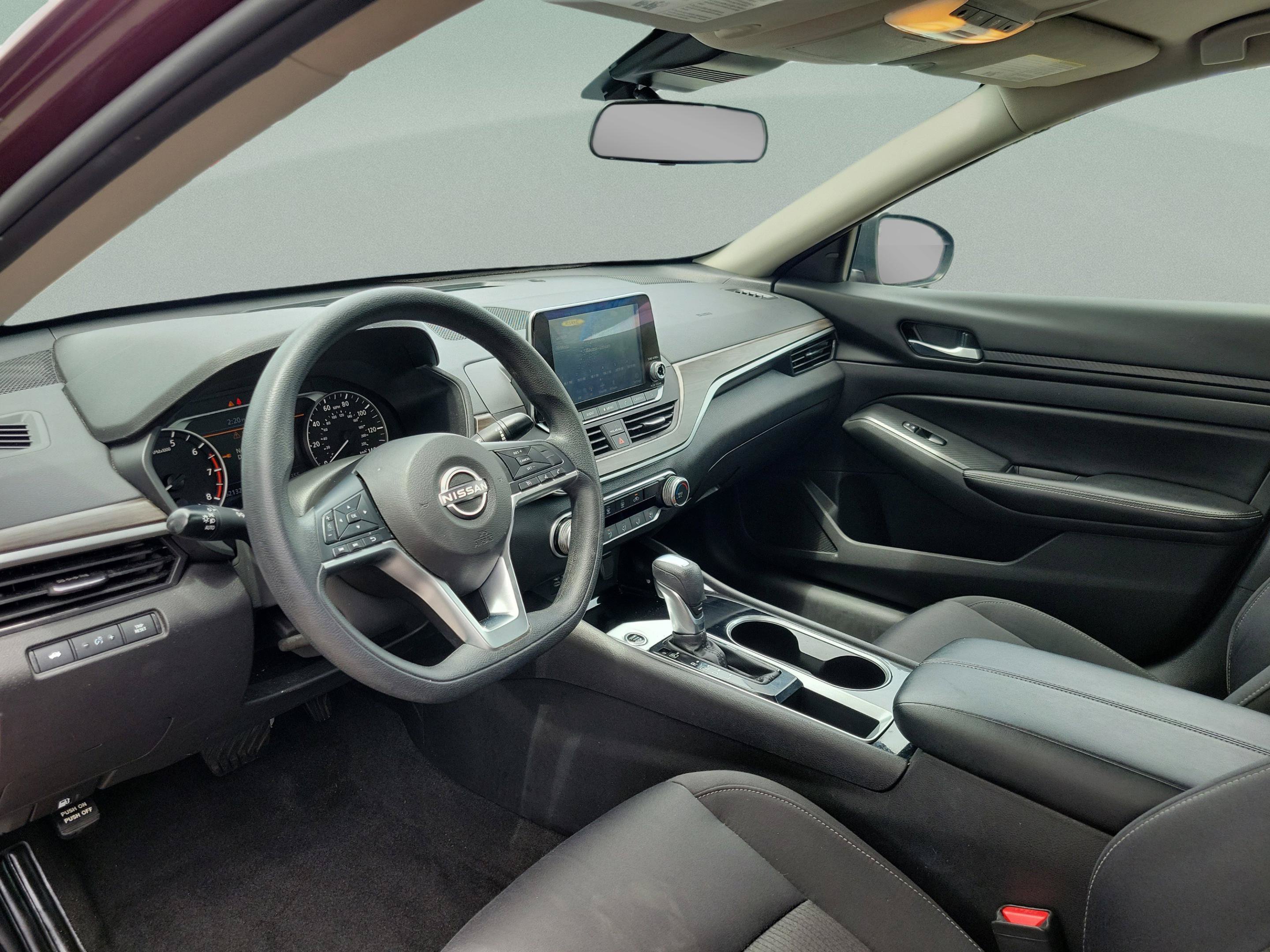Used 2024 Nissan Altima 2.5 SV FWD image 16