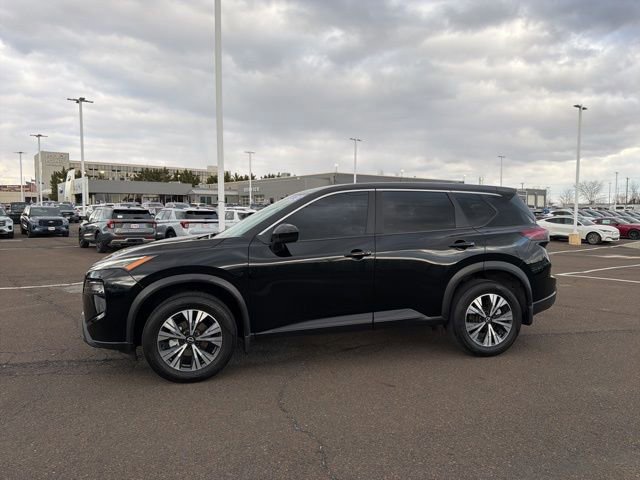 Used 2024 Nissan Rogue SV image 2