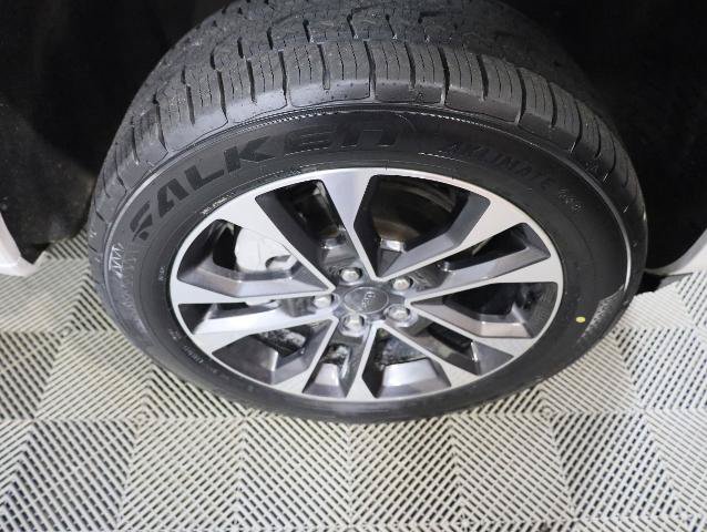 Used 2022 Jeep Grand Cherokee Overland w/ Luxury Tech Group IV AWD/4WD image 38