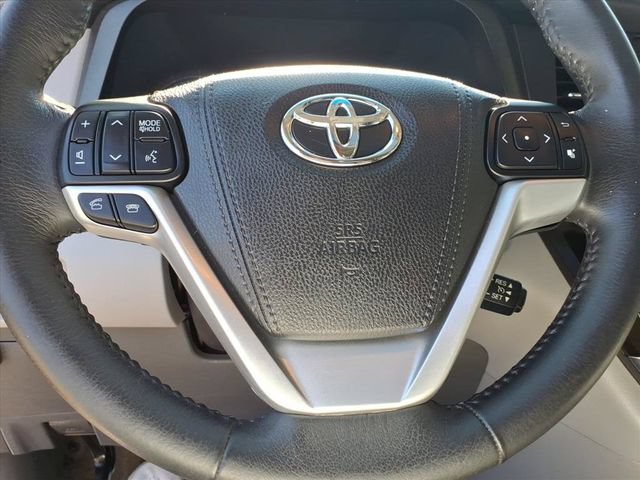 Used 2017 Toyota Sienna XLE w/ XLE Navigation Package AWD/4WD image 22